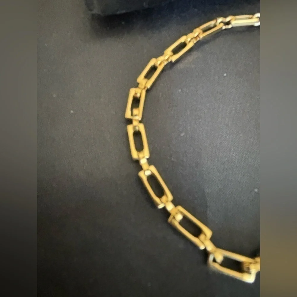 🔥NWOT 18k Gold Plating Bracelet Stainless Steel Base Waterproof Tarnish Free 🔥 - Picture 2 of 2